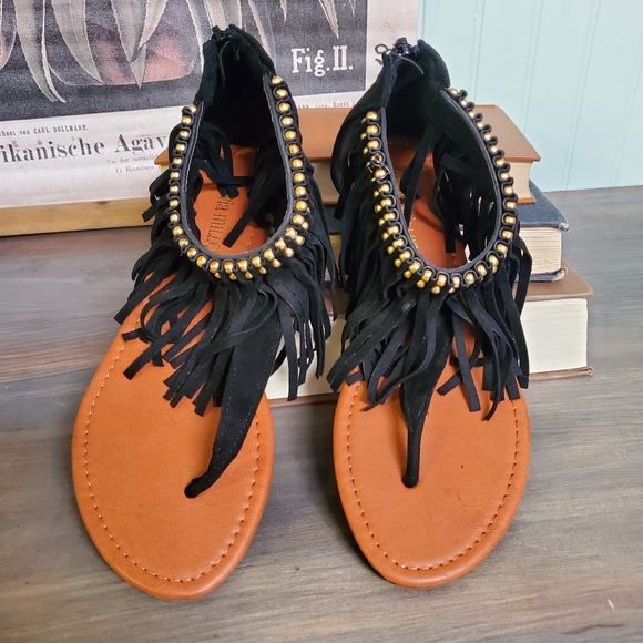 Olivia Miller BoHo Sandals Hippie Fringe Thong Faux Leather Gold Stud womens 8 - Picture 10 of 11